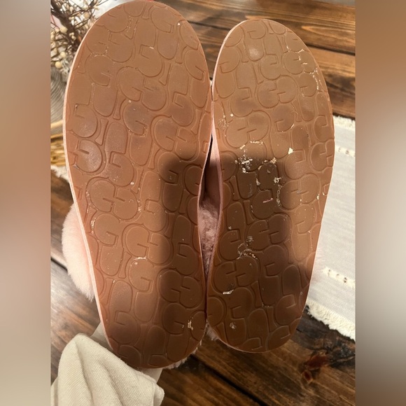 Ugg Scuffette Pink Women's Slippers, size 10, GUC, see photos, baby pink, fluffy - Picture 8 of 8
